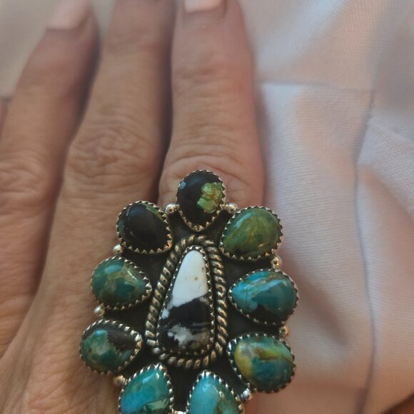 White buffalo and turquoise cluster ring - Picture 2 of 3